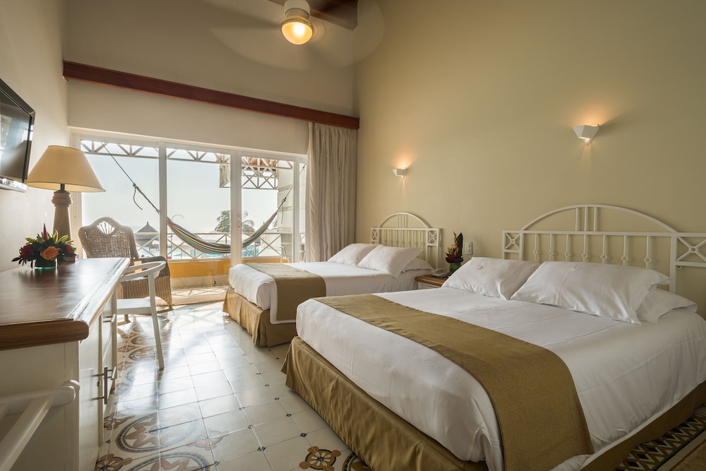 Junior Suite, 1 King Bed, Garden View - Photo 5