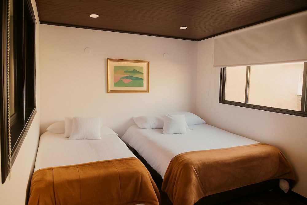 Comfort Room, City View
