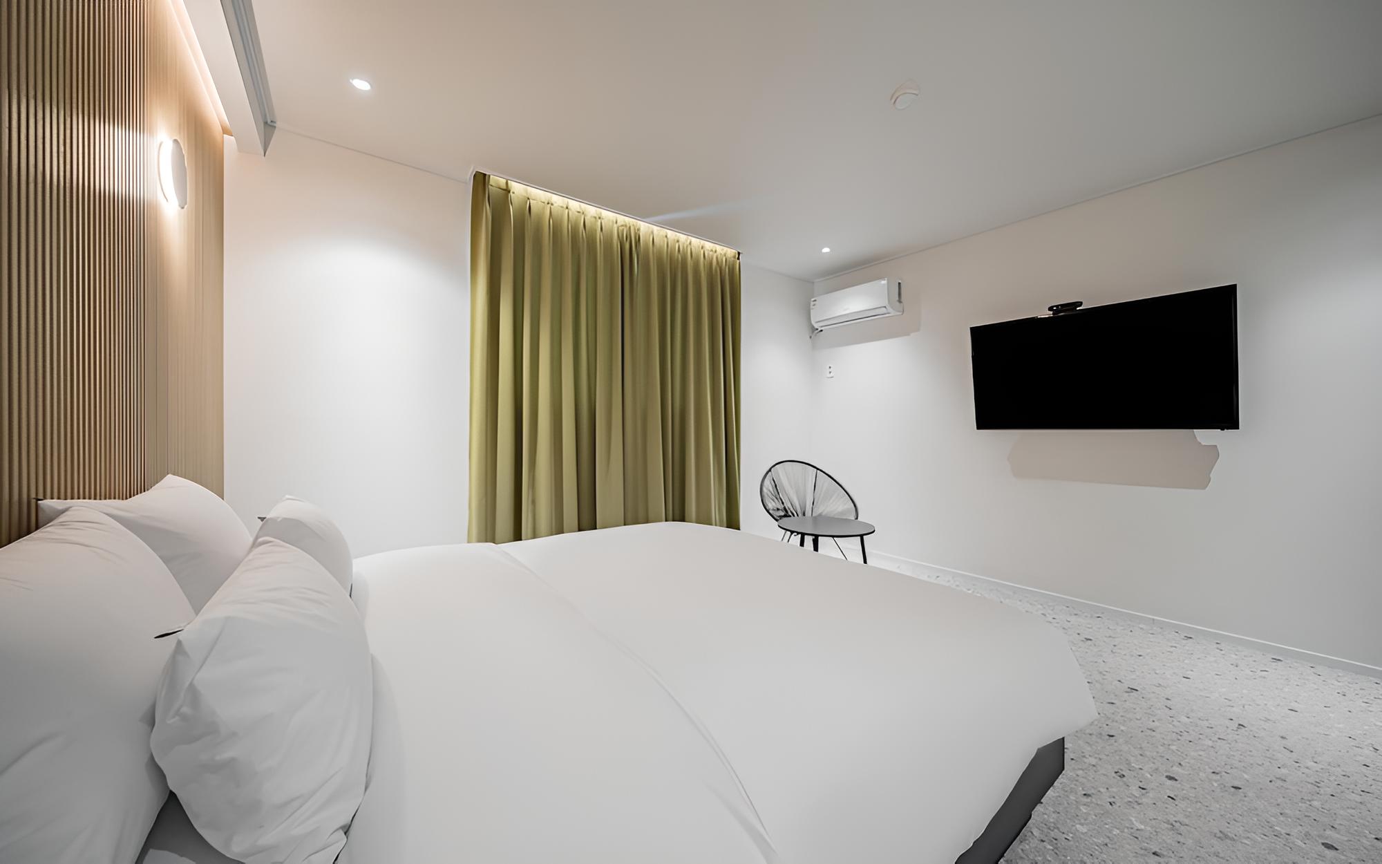 Room (Bathtub Room) photo 2