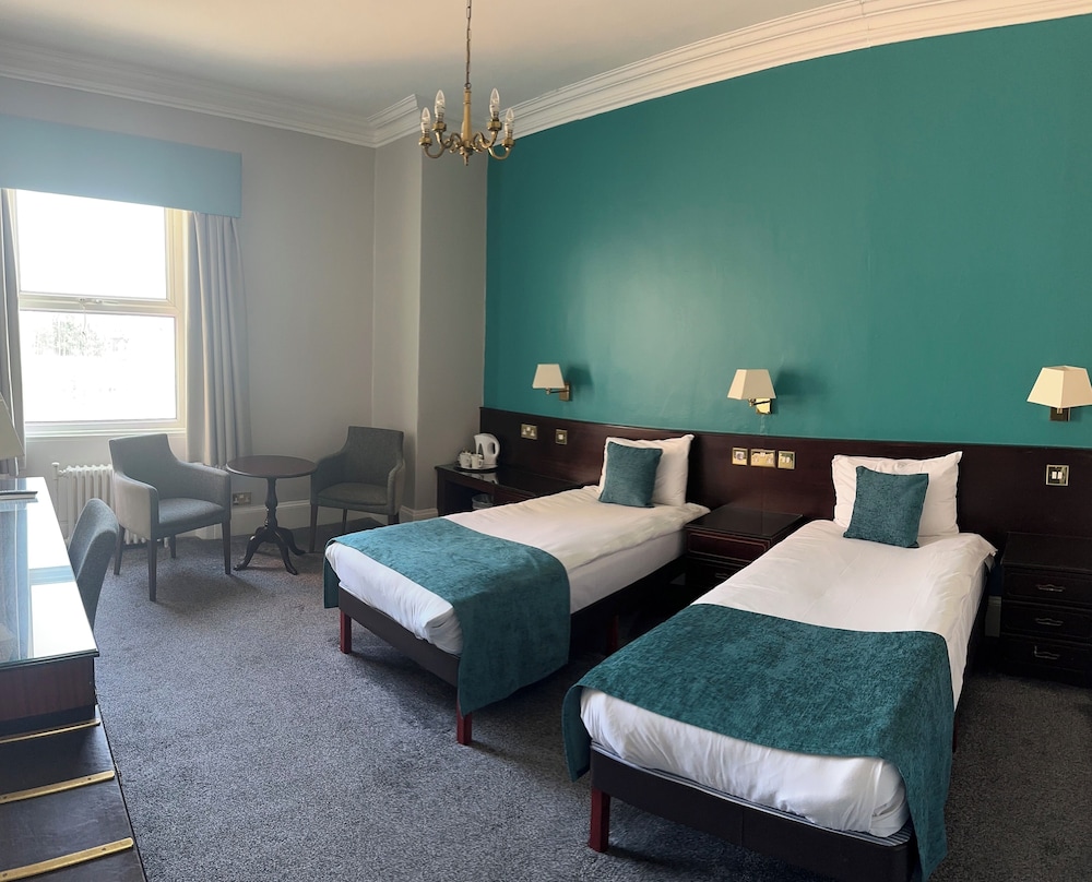 Standard Twin Room, Partial Sea View