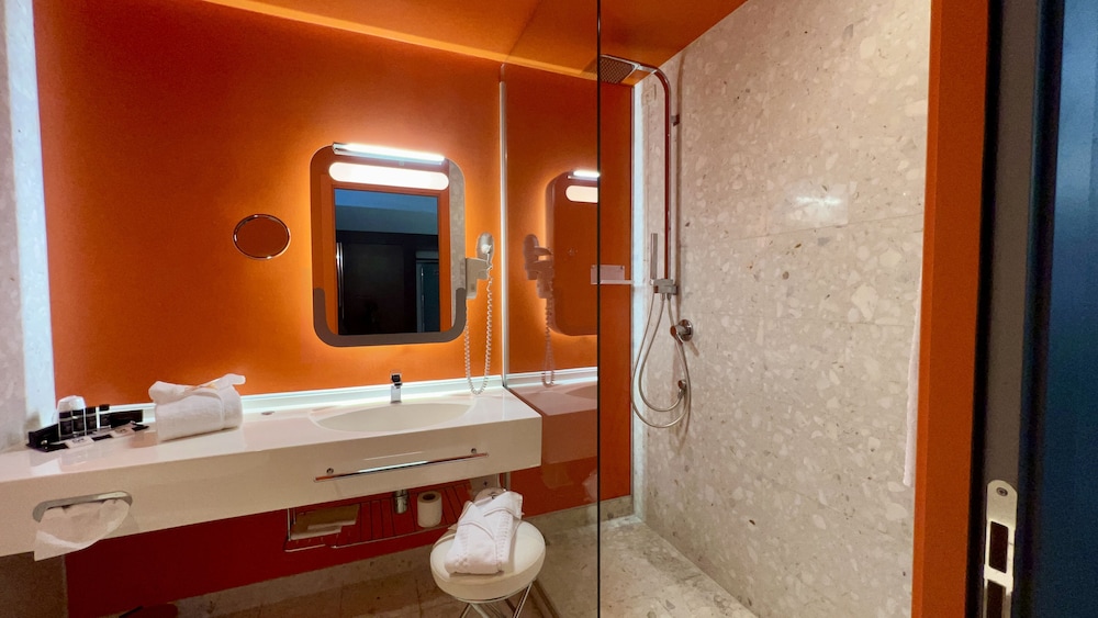 Classic Double or Twin Room, Ground Floor - Photo 6