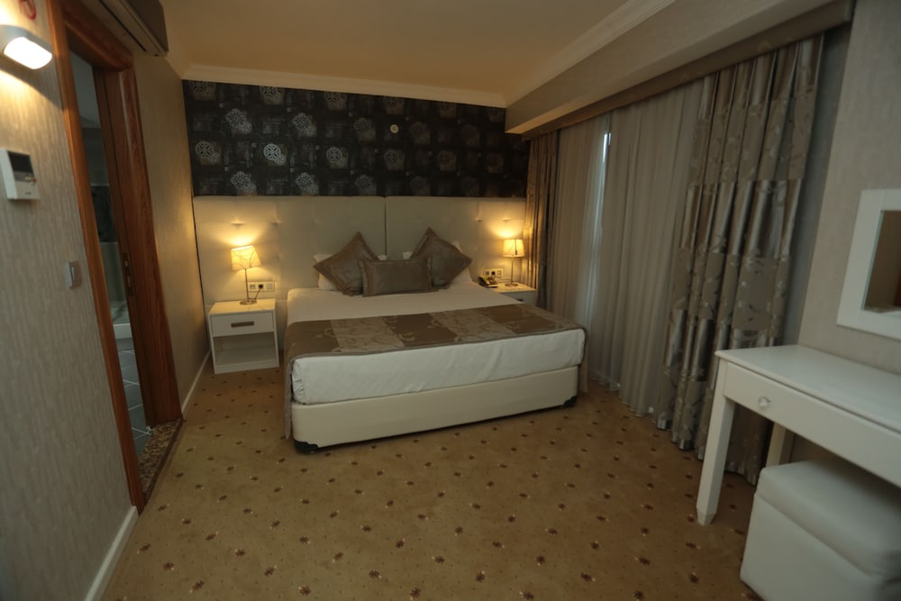 Deluxe Suite, 1 Bedroom, Sauna thumbnail 5