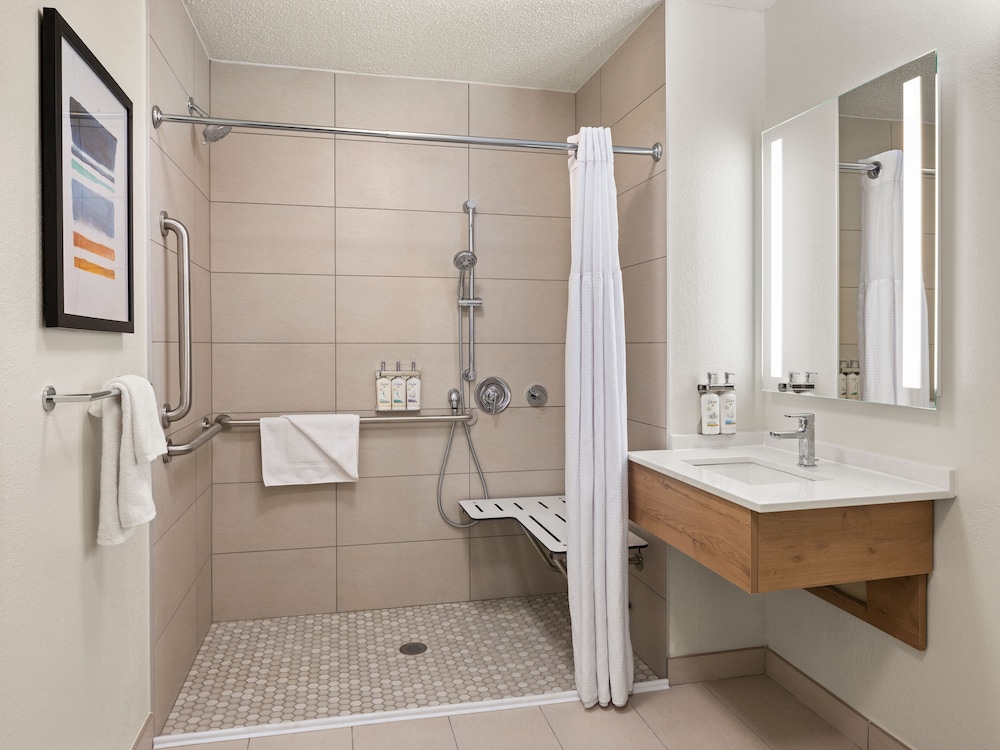 Studio Suite, 1 Queen Bed, Mobility Accessible (Communication, Mobility) - Photo 2