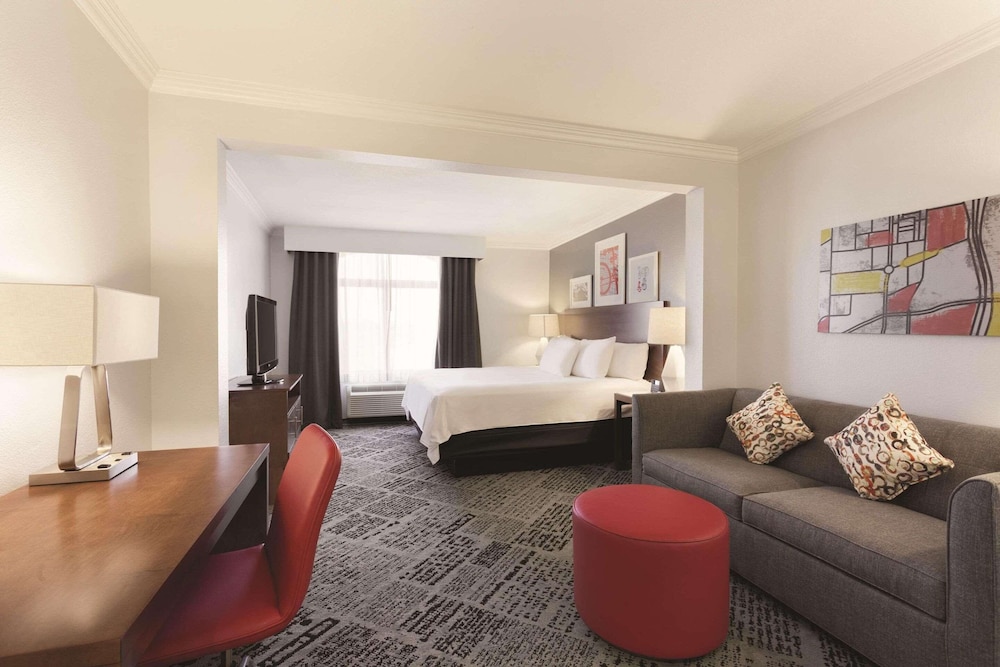 Suite, 1 King Bed, Accessible, Non Smoking