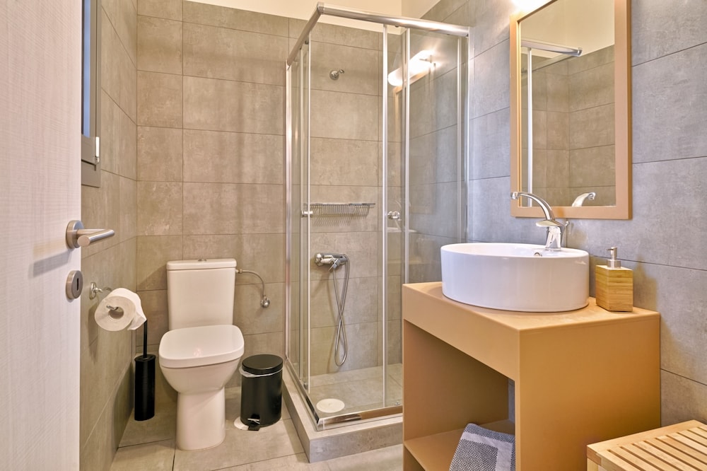 Comfort Room, 1 Bedroom, Private Bathroom, Corner photo 3