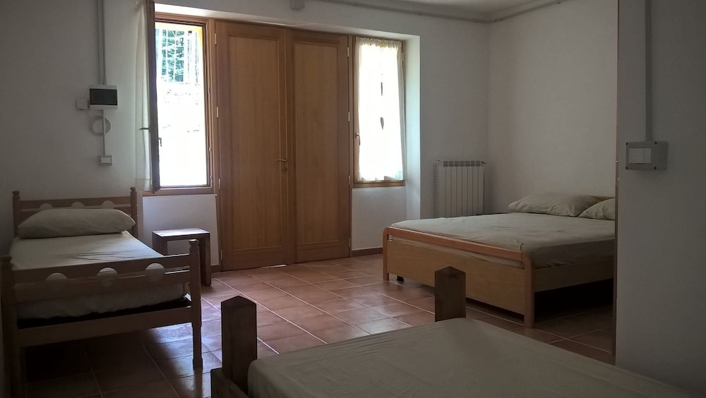 Family Room (Parigina)
