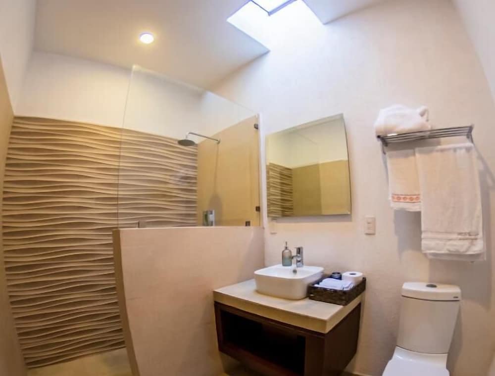 Comfort Room, Garden View, Ground Floor photo 3