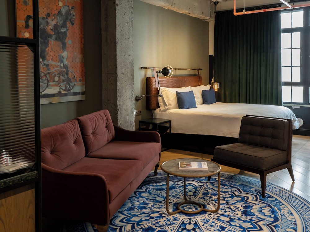 Standard Room, 1 King Bed, City View photo 1