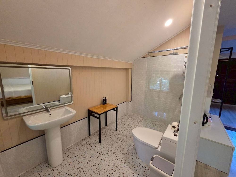 Deluxe Suite - Photo 14