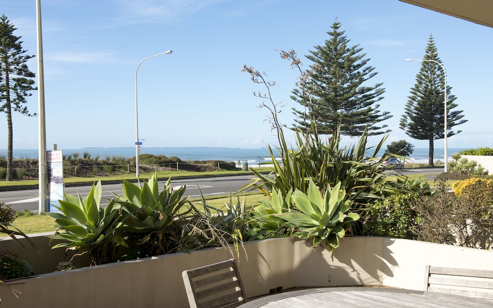 Signature Apartment, 3 Bedrooms, 2 Bathrooms, Oceanfront photo 3