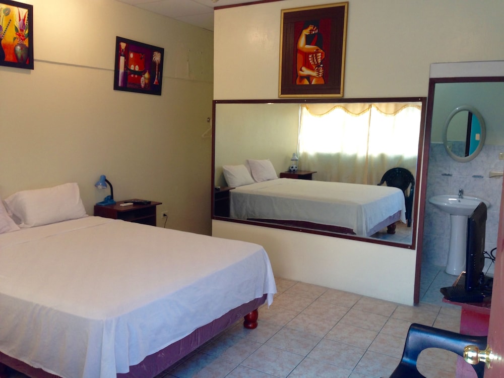 Double Room, 1 Queen Bed, Private Bathroom, Ground Floor photo 2