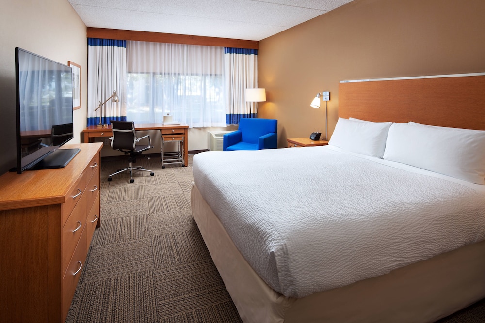 Suite, 1 Bedroom - Photo 1
