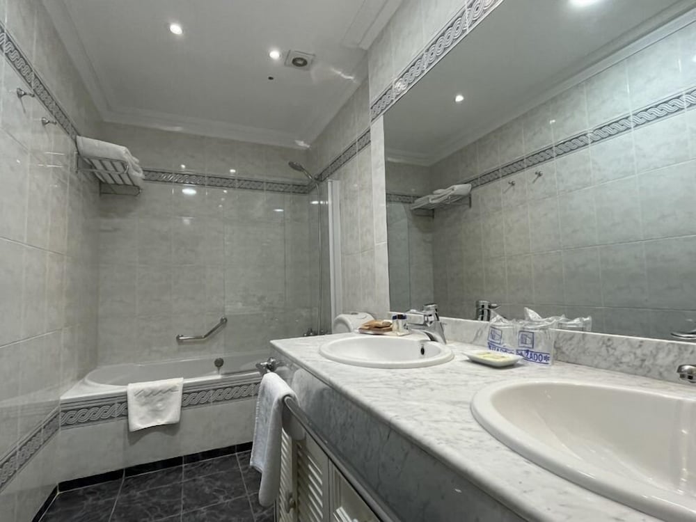 Royal Suite - Photo 13