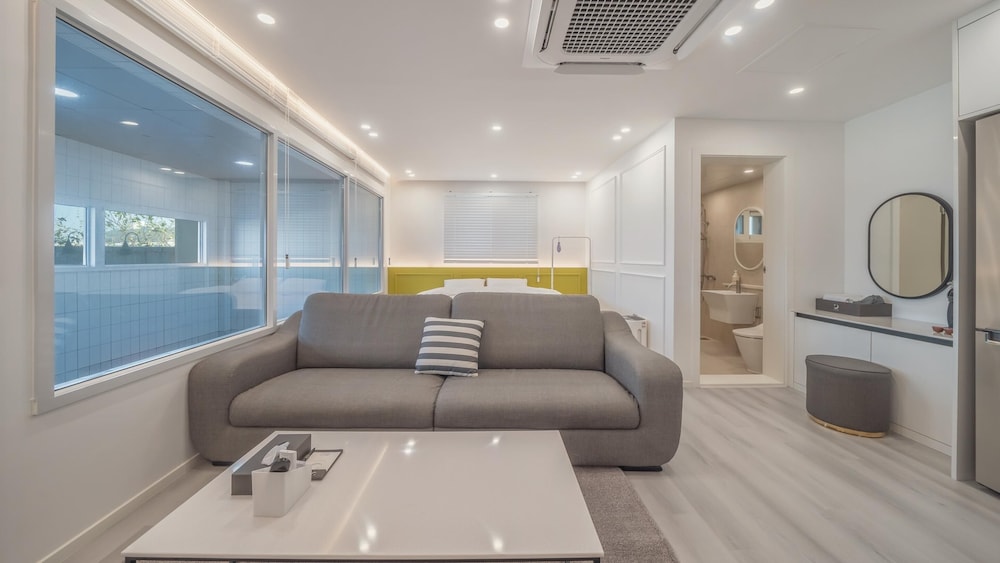 Basic Room, 1 Bedroom (A101 (Ocean View/ Private BBQ)) - Photo 9