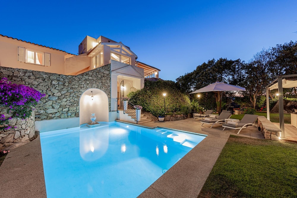 Villa photo 2