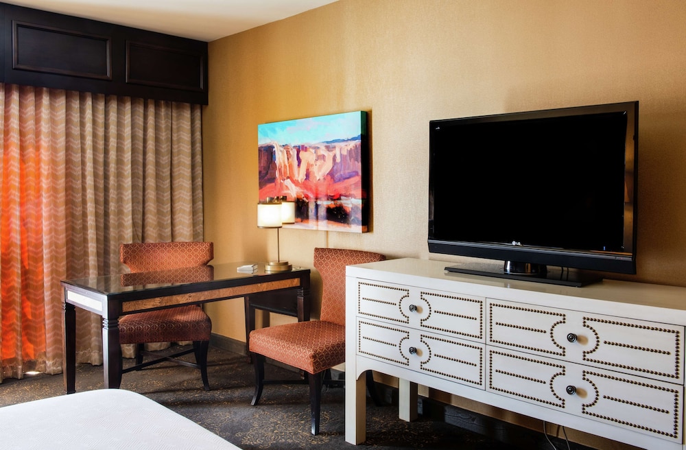 Room, 1 King Bed, Accessible, Allergy Friendly (Mobility, Roll-in Shower) - Photo 2