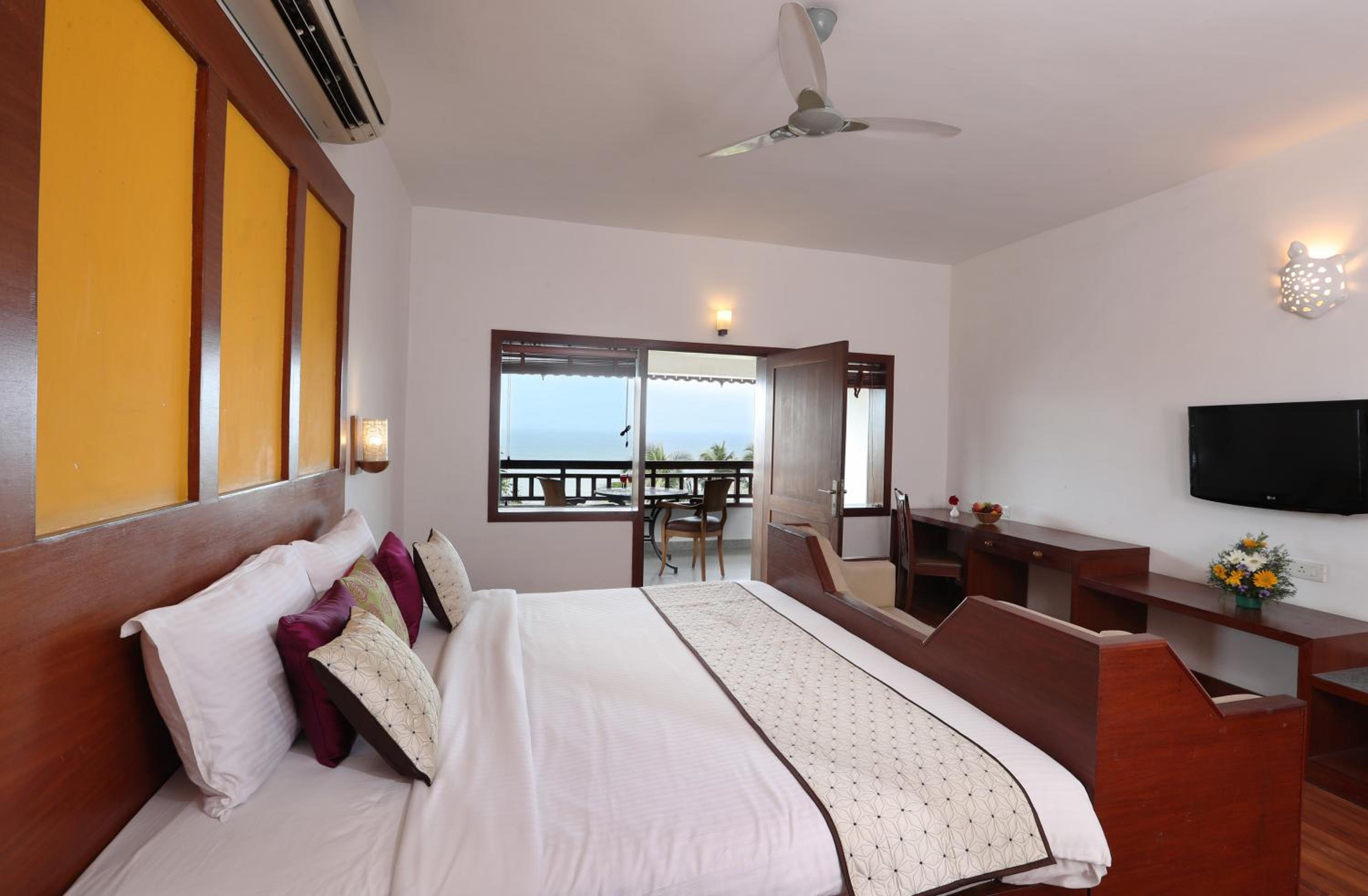 Deluxe Double Room with Balcony and Sea View - Photo 5
