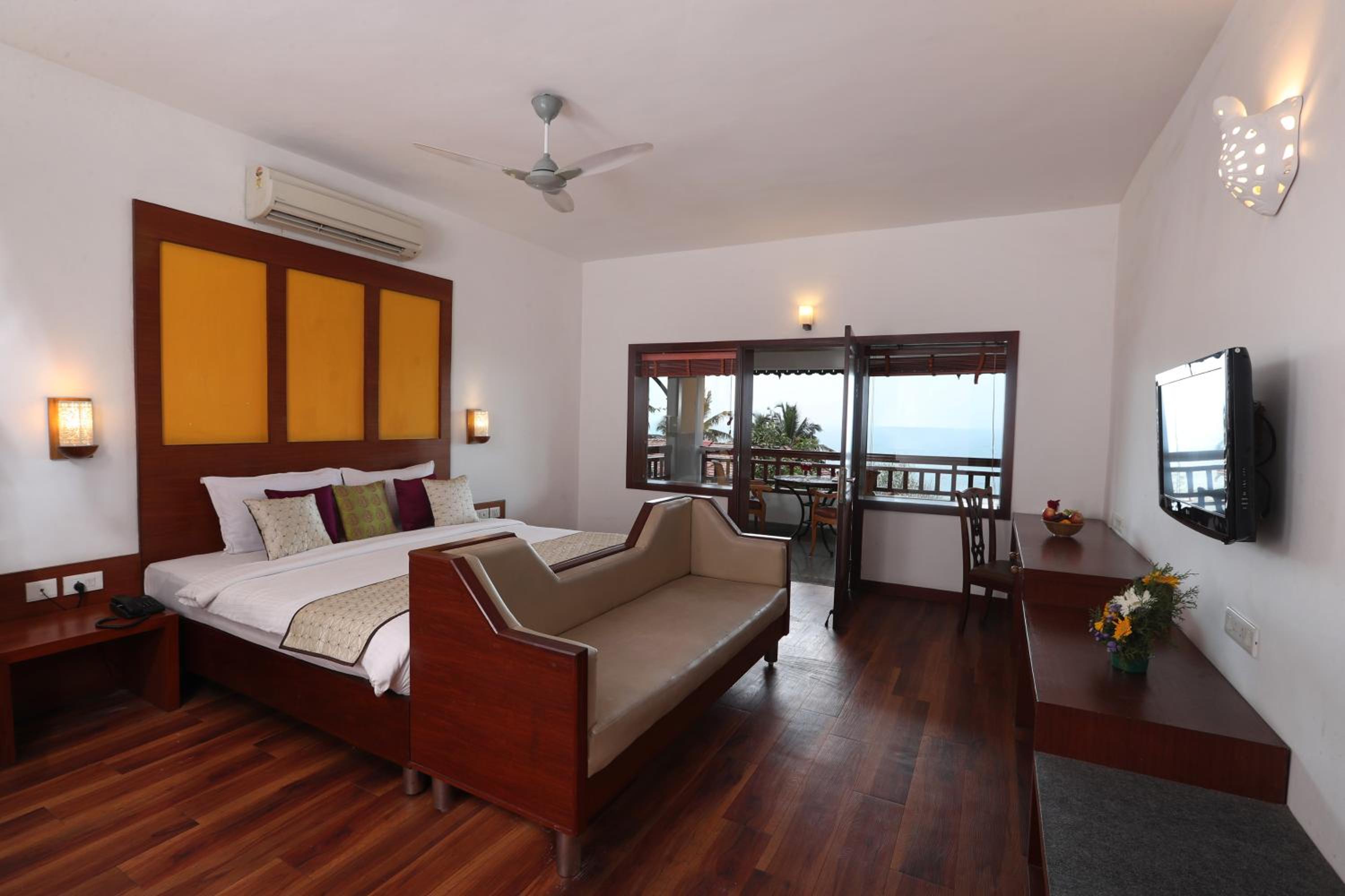 Deluxe Double Room with Balcony and Sea View - Photo 4