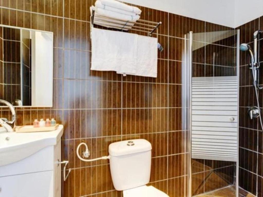 Deluxe King Room photo 2