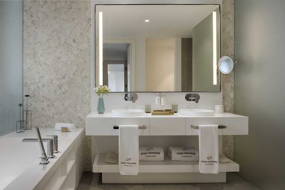 Deluxe Suite, 2 Bedrooms, Private Pool thumbnail 6