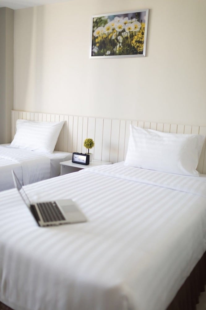 Standard Twin Room - Photo 7