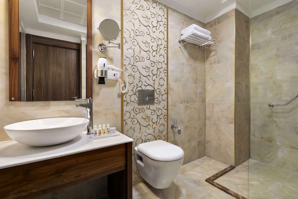 Luxury Suite, 1 King Bed, Non Smoking photo 2