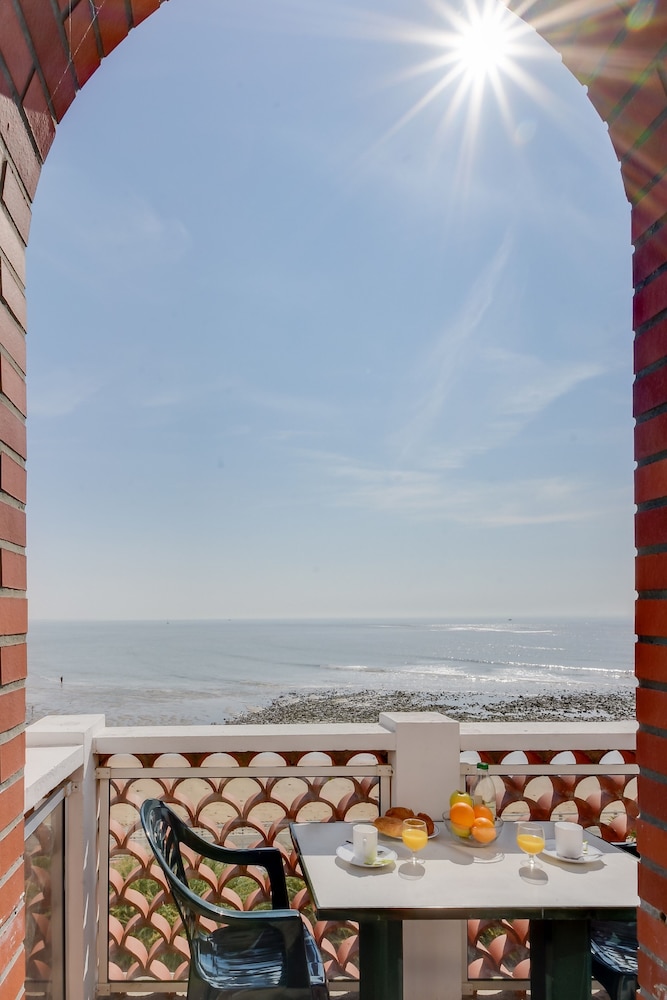 2 rooms 5 pax Sea view photo 3
