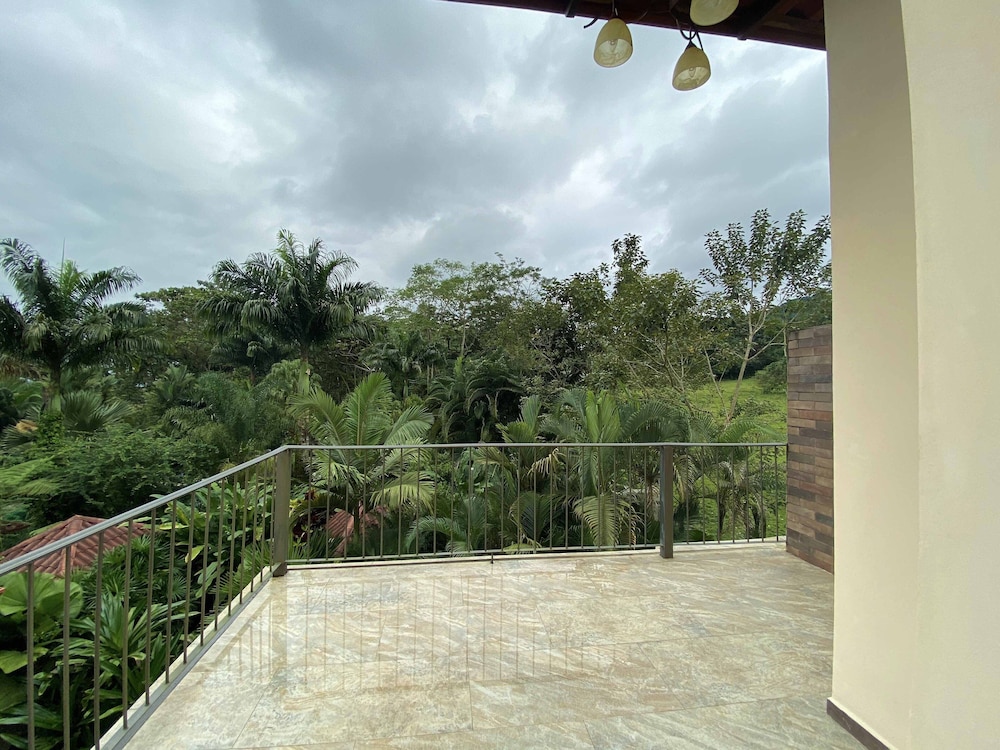 Luxury Suite, 1 King Bed, Hot Tub, Garden View