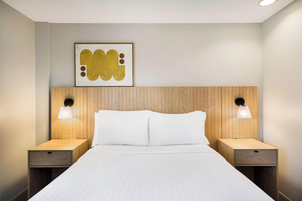 Superior Suite, 1 King Bed with Sofa bed (One Bedroom Suite - King) - Photo 2