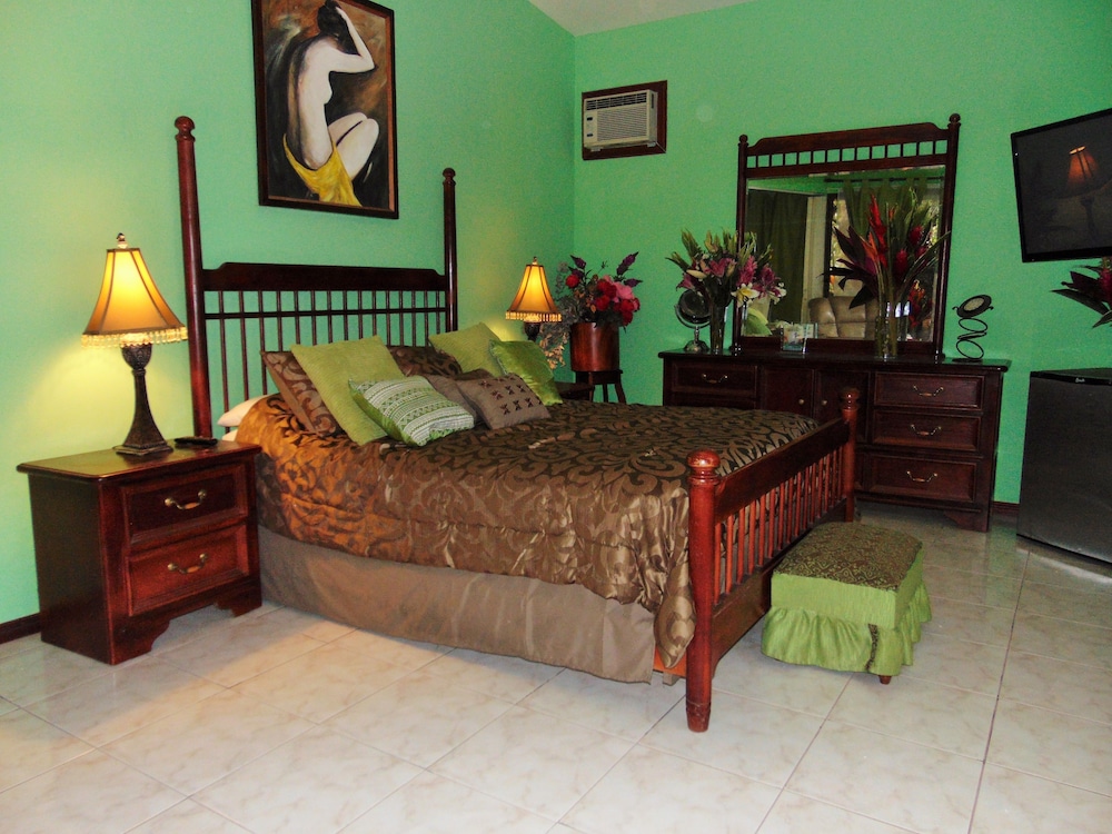 Honeymoon Room - Photo 4