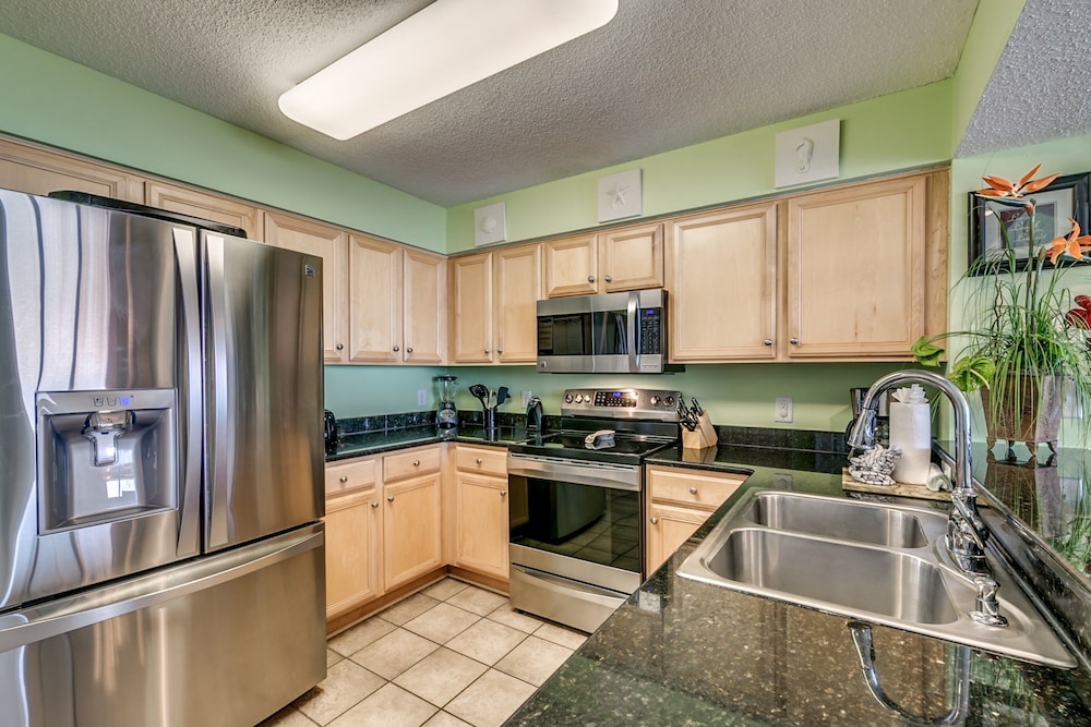 Condo, 3 Bedrooms, Balcony, Ocean View photo 3