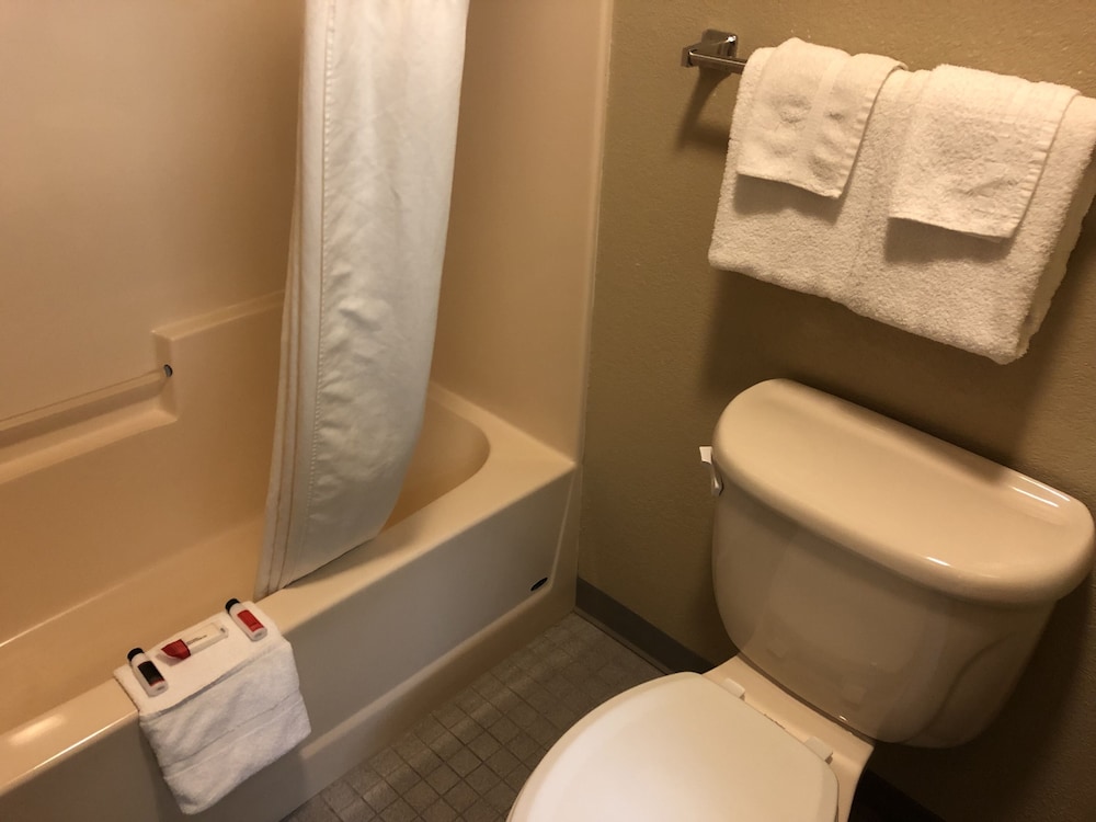 2 Queen Beds, Non-Smoking - Photo 8