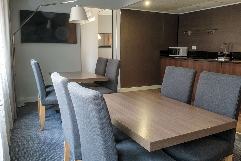 Suite, 1 Bedroom, Sauna - Photo 3