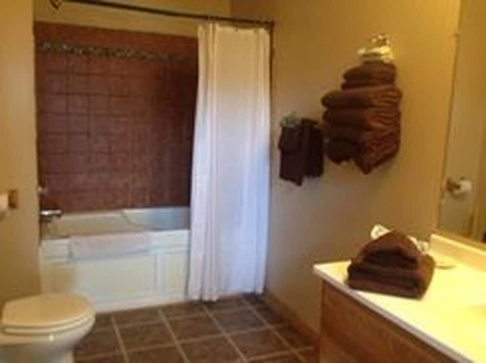 Cabin, 3 Bedrooms, Jetted Tub, Lake View (The Loon) photo 2