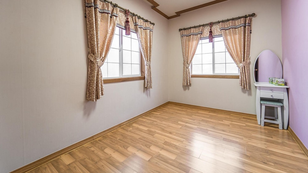 Basic Room, 2 Bedrooms (donfbackbang) photo 3