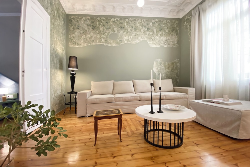 Signature Apartment, Patio, City View