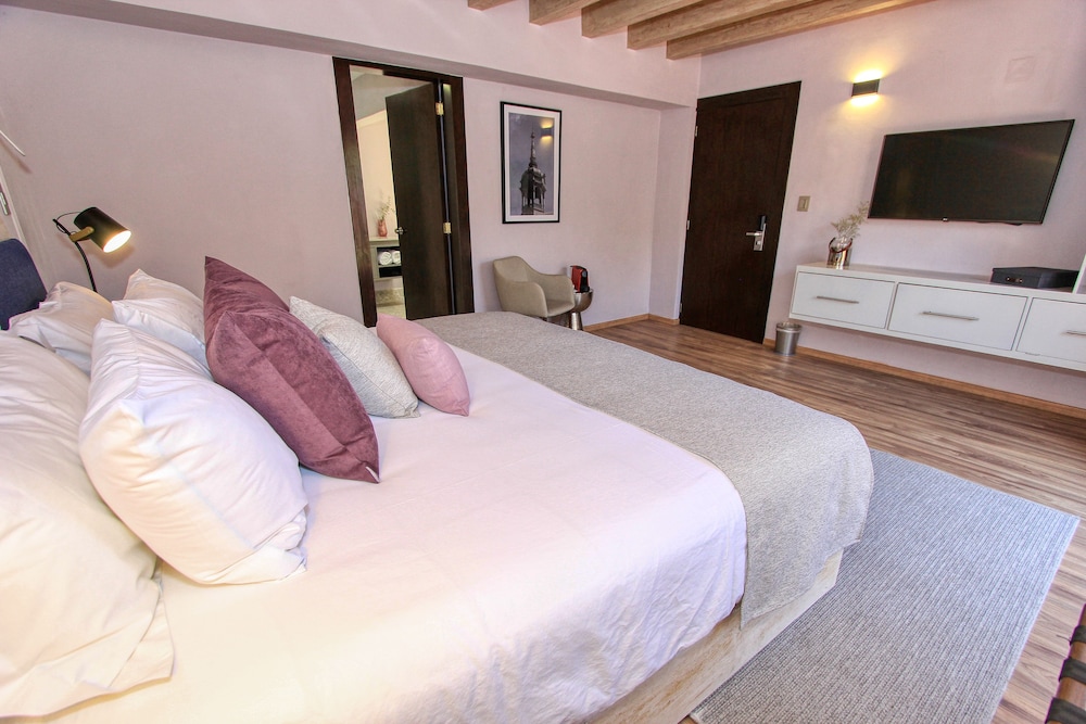Junior Suite, 1 King Bed (Lavanda) photo 3