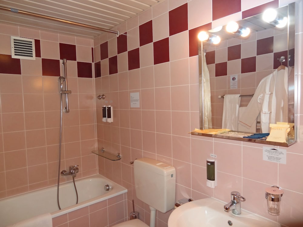 Standard Twin Room photo 3