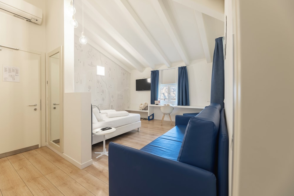 Standard Triple Room photo 2