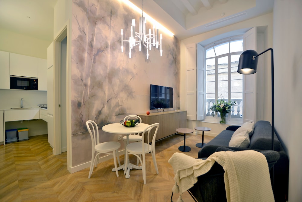 Apartment, 2 Bedrooms, Ground Floor photo 2