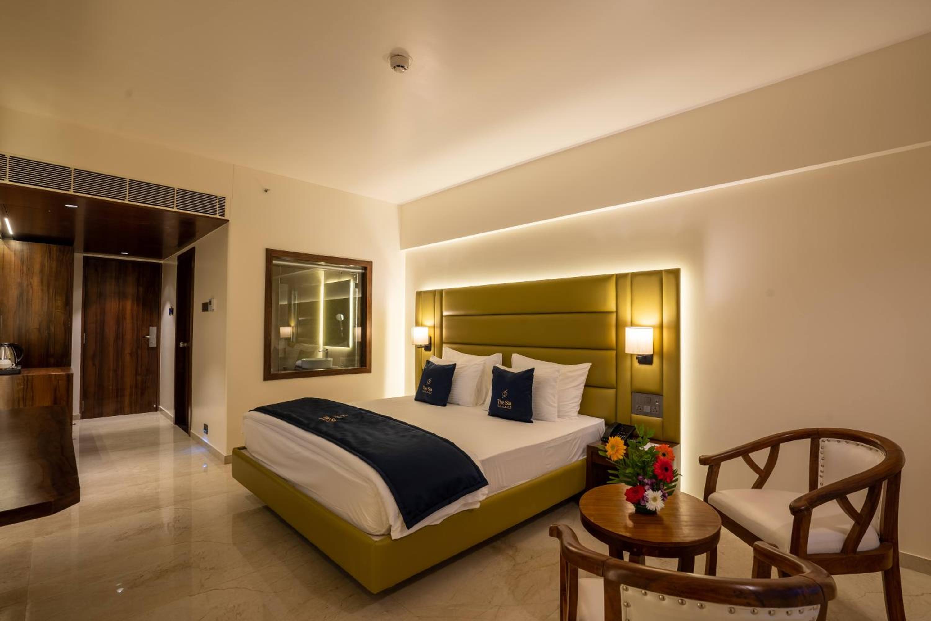 Deluxe King Room - Photo 2