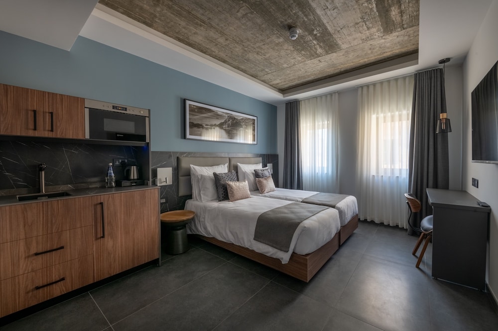 Deluxe Double or Twin Room - Photo 7