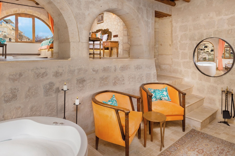 Coral Honeymoon Suite photo 2