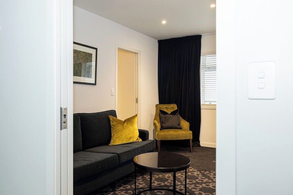 Boutique Suites - Photo 5