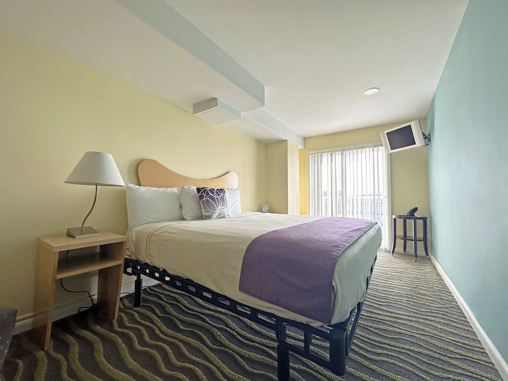 Standard Room, 1 King Bed photo 1