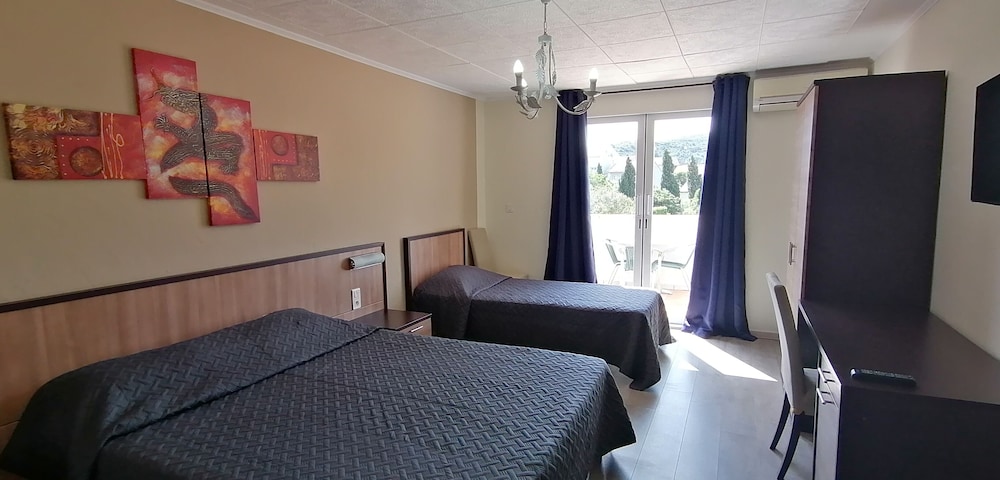 Standard Triple Room, Ensuite (Triple) - Photo 5