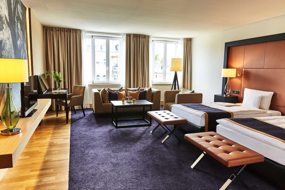 Deluxe Room thumbnail 5