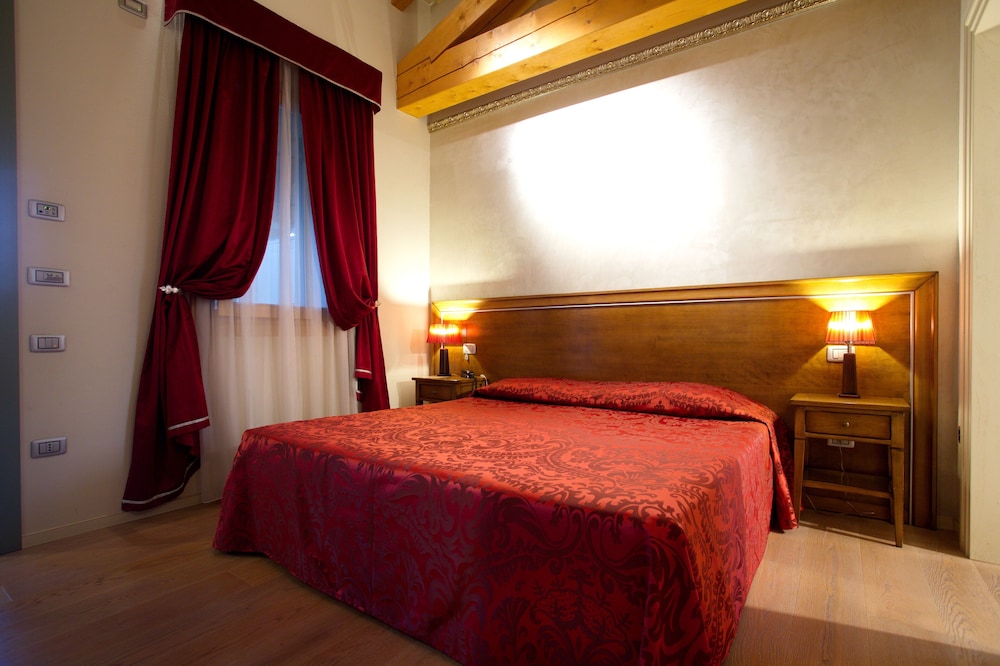 Superior Double Room Single Use photo 3
