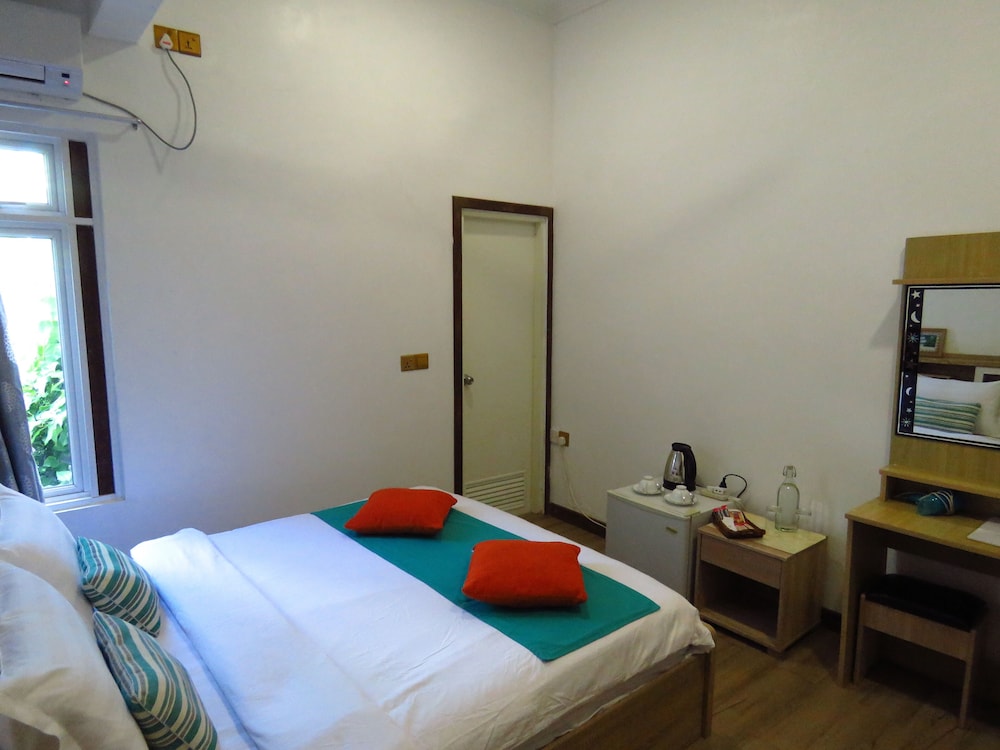 Standard Double Room - Photo 7