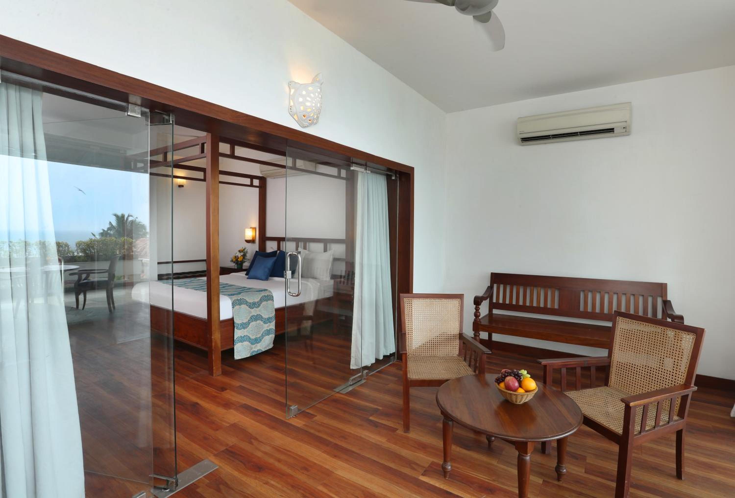 Suite with Sea View - Photo 12